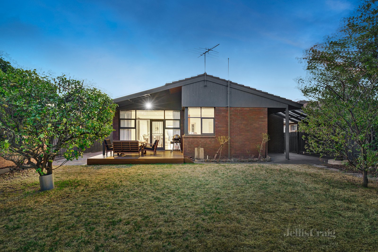 6 Stratford Avenue, Bentleigh East image 8