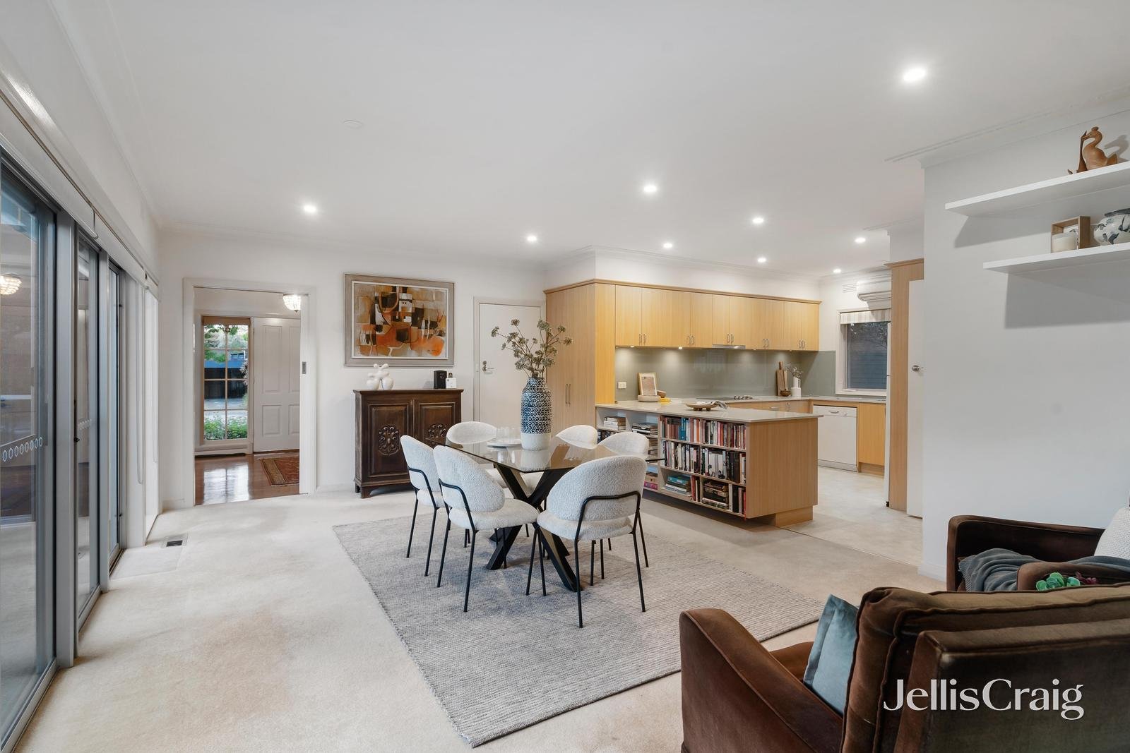 6 Streeton Court, Mont Albert image 3