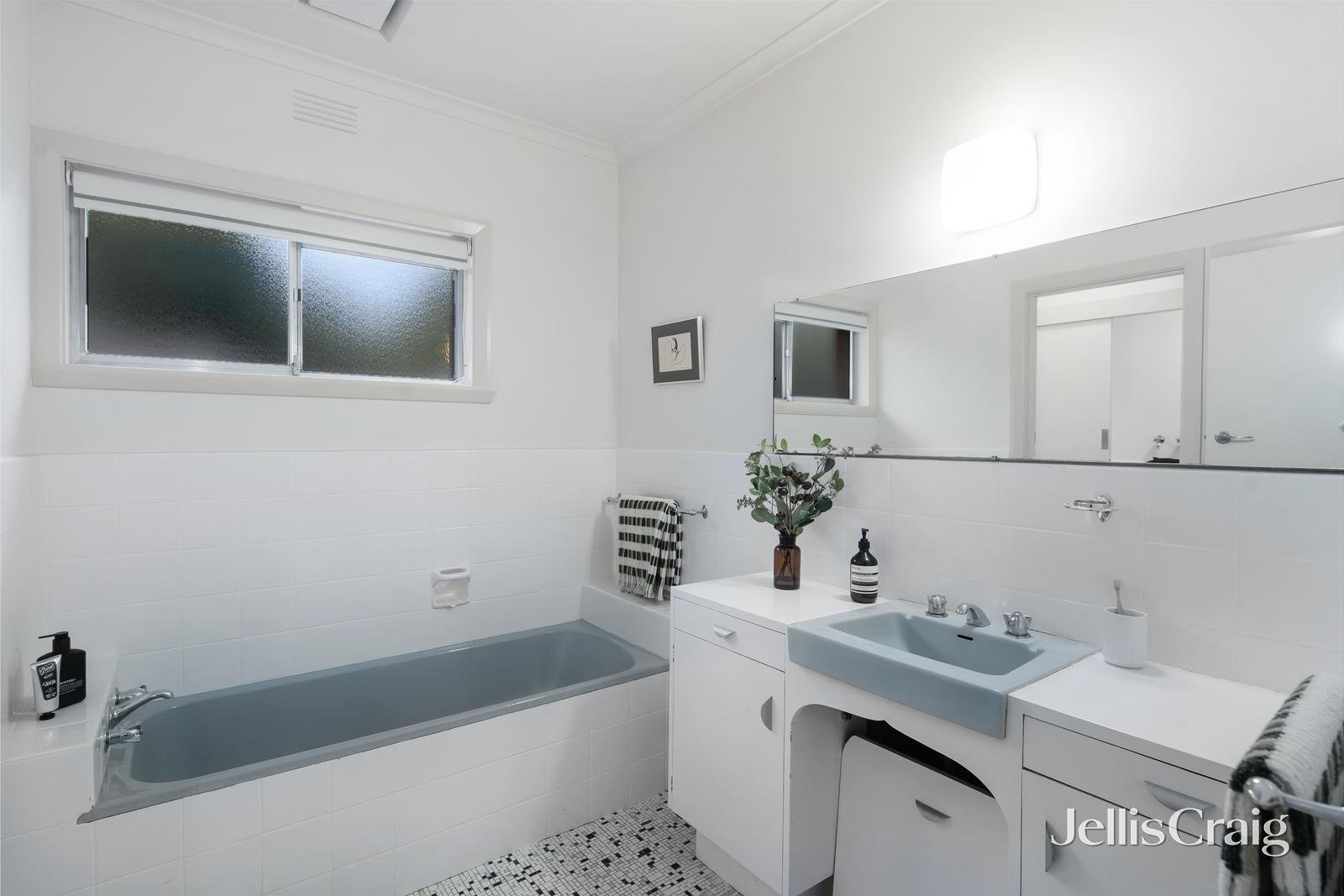 6 Streeton Court, Mont Albert image 9