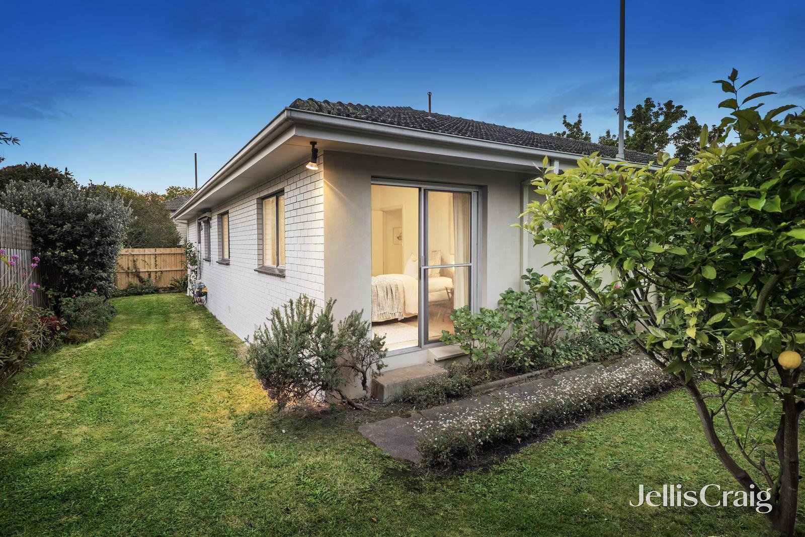 6 Streeton Court, Mont Albert image 12