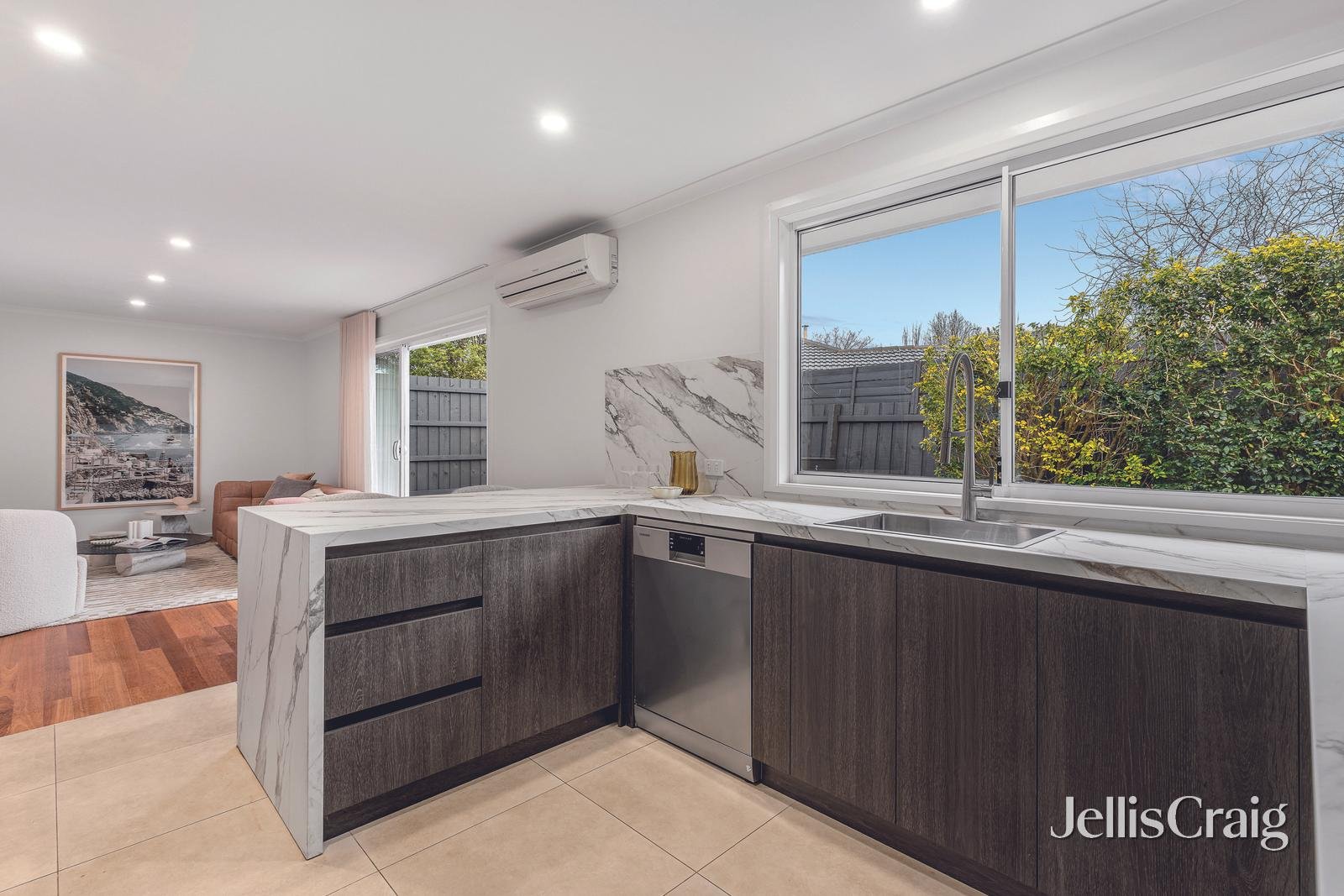 6 Stuart Avenue, Cheltenham image 4