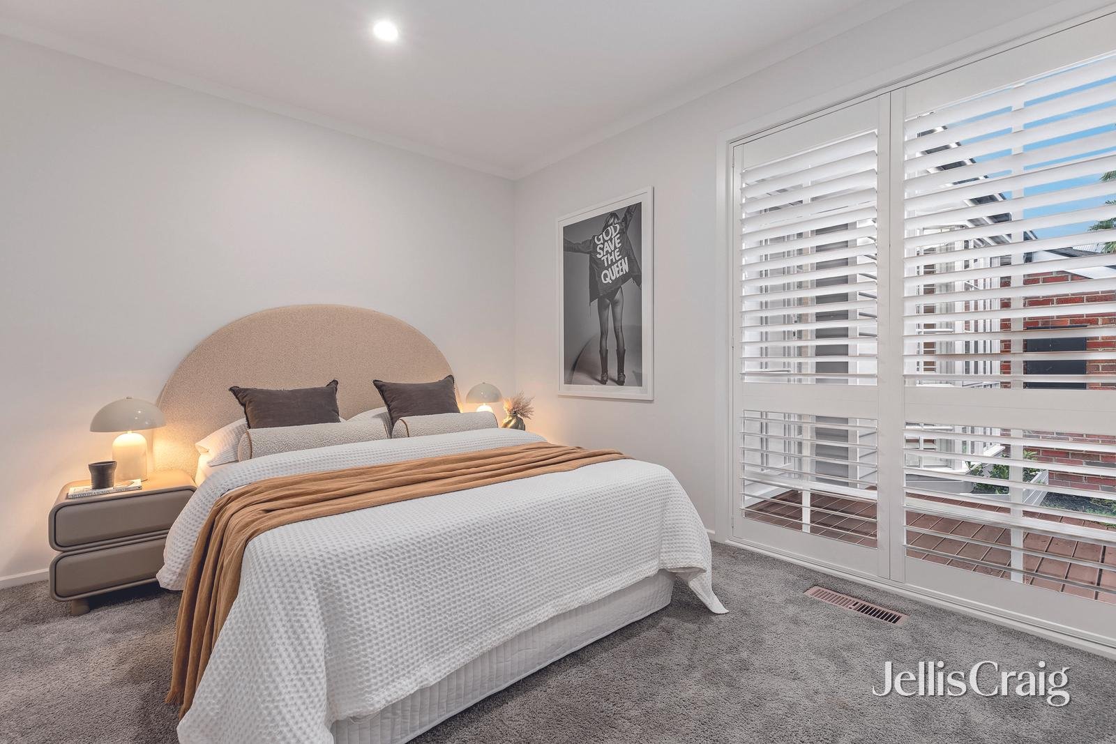 6 Stuart Avenue, Cheltenham image 7