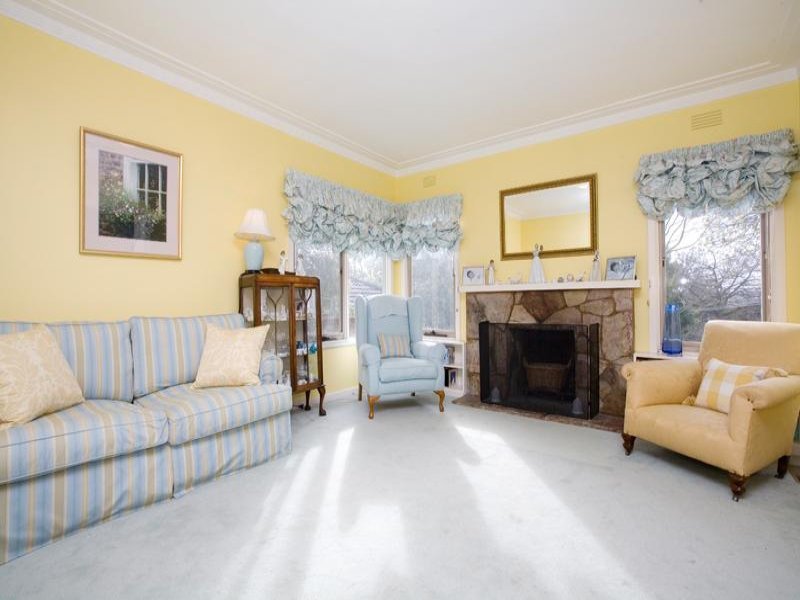 6 Stuart Court, Balwyn North image 2