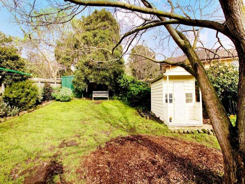 6 Stuart Court, Balwyn North image 9