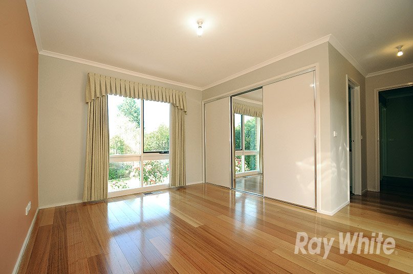 6 Tamboon Drive, Rowville image 3