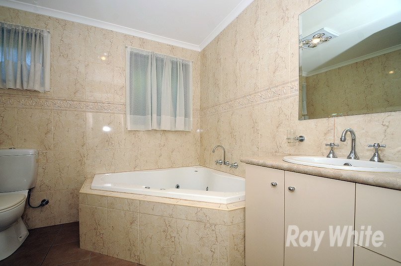 6 Tamboon Drive, Rowville image 4