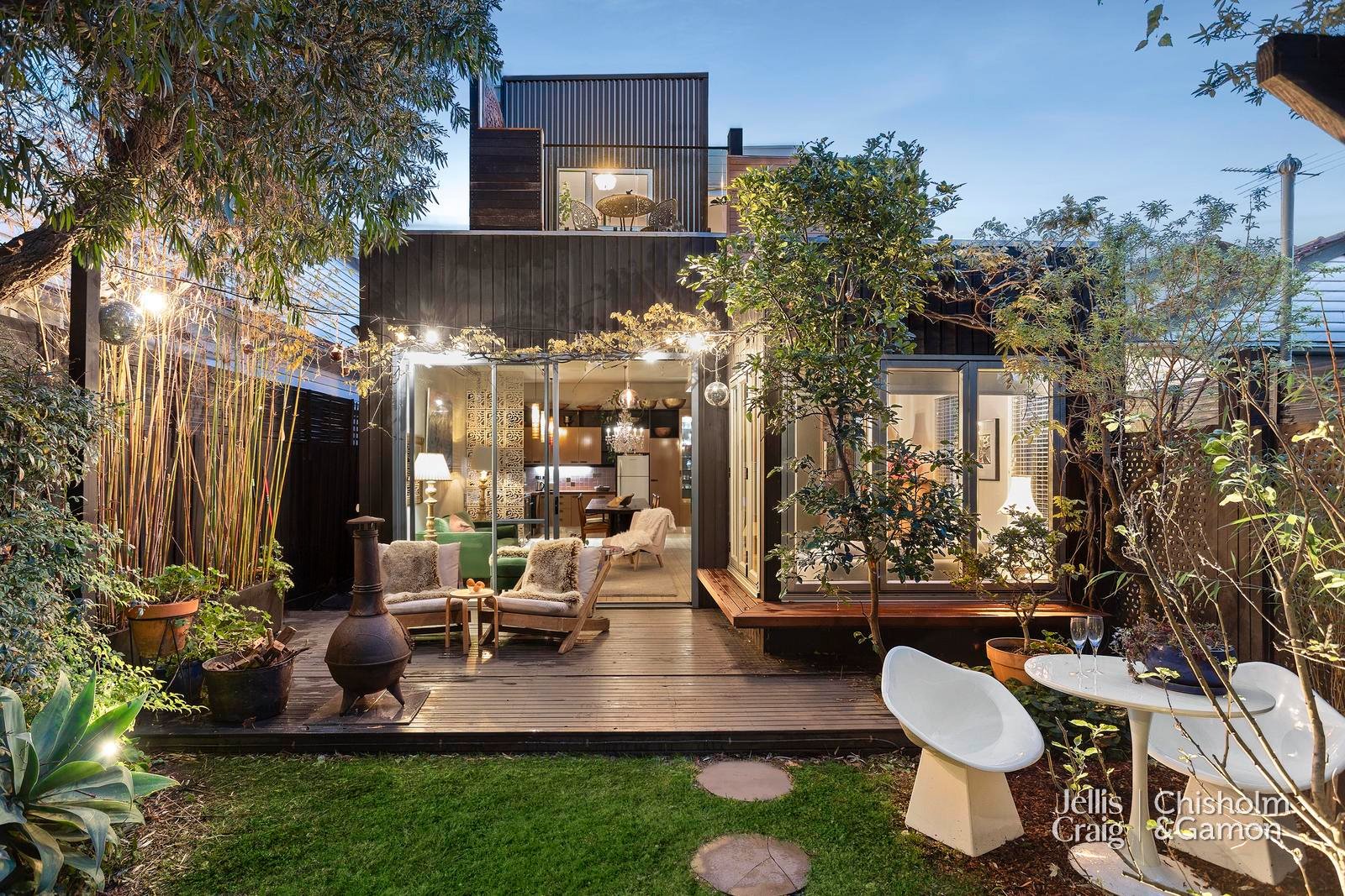 6 Thackeray Street, Elwood image 2