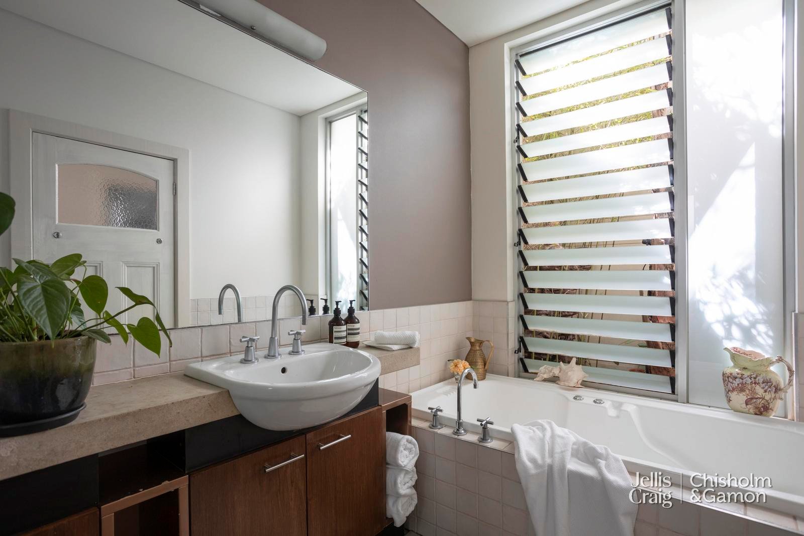 6 Thackeray Street, Elwood image 12