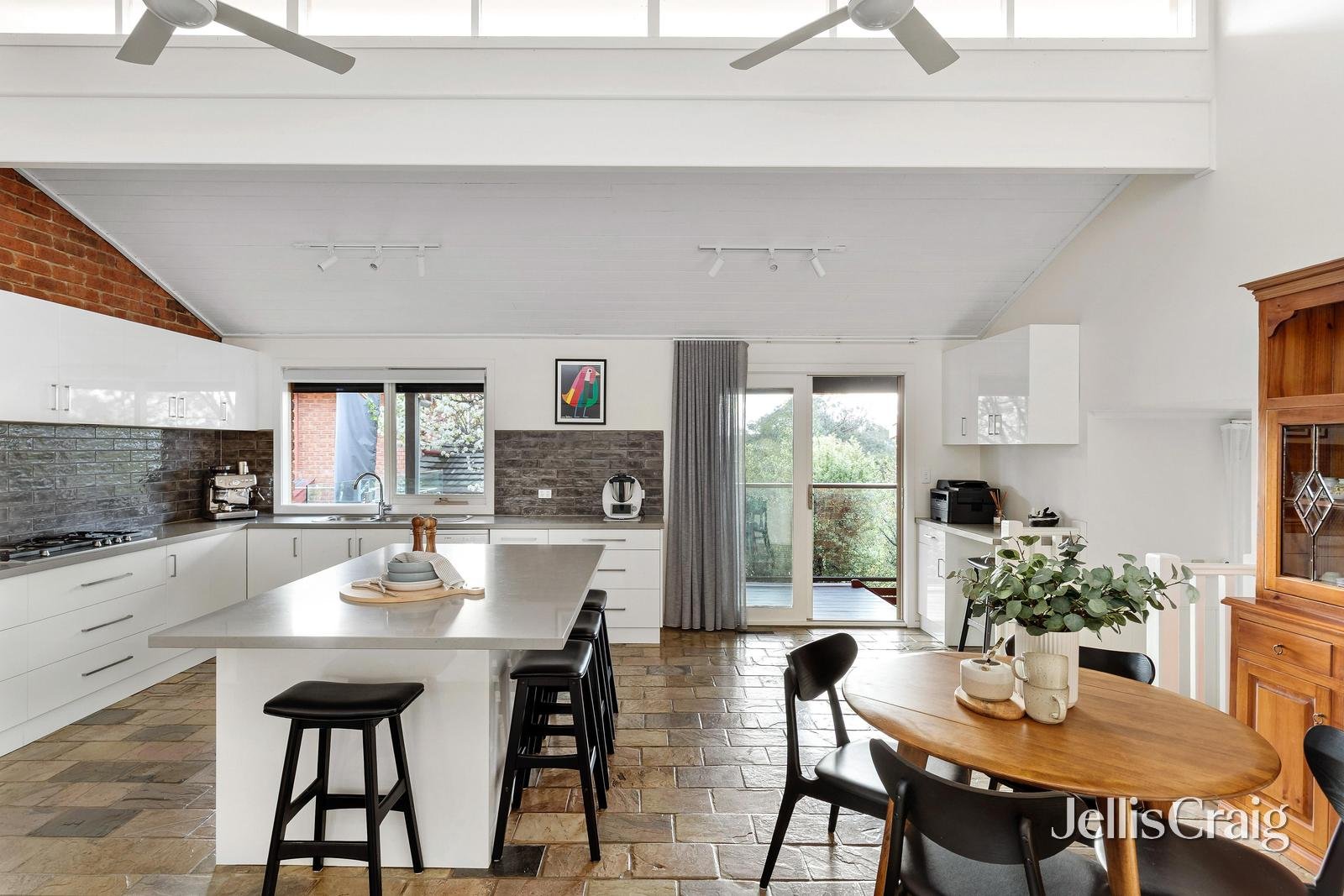 6 The Eyrie, Eltham image 3