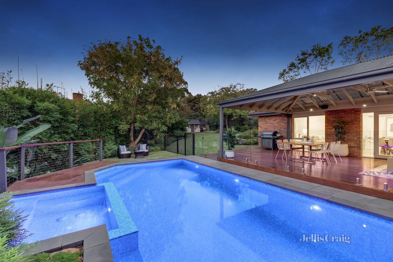 6 Thorncombe Walk, Doncaster East image 2