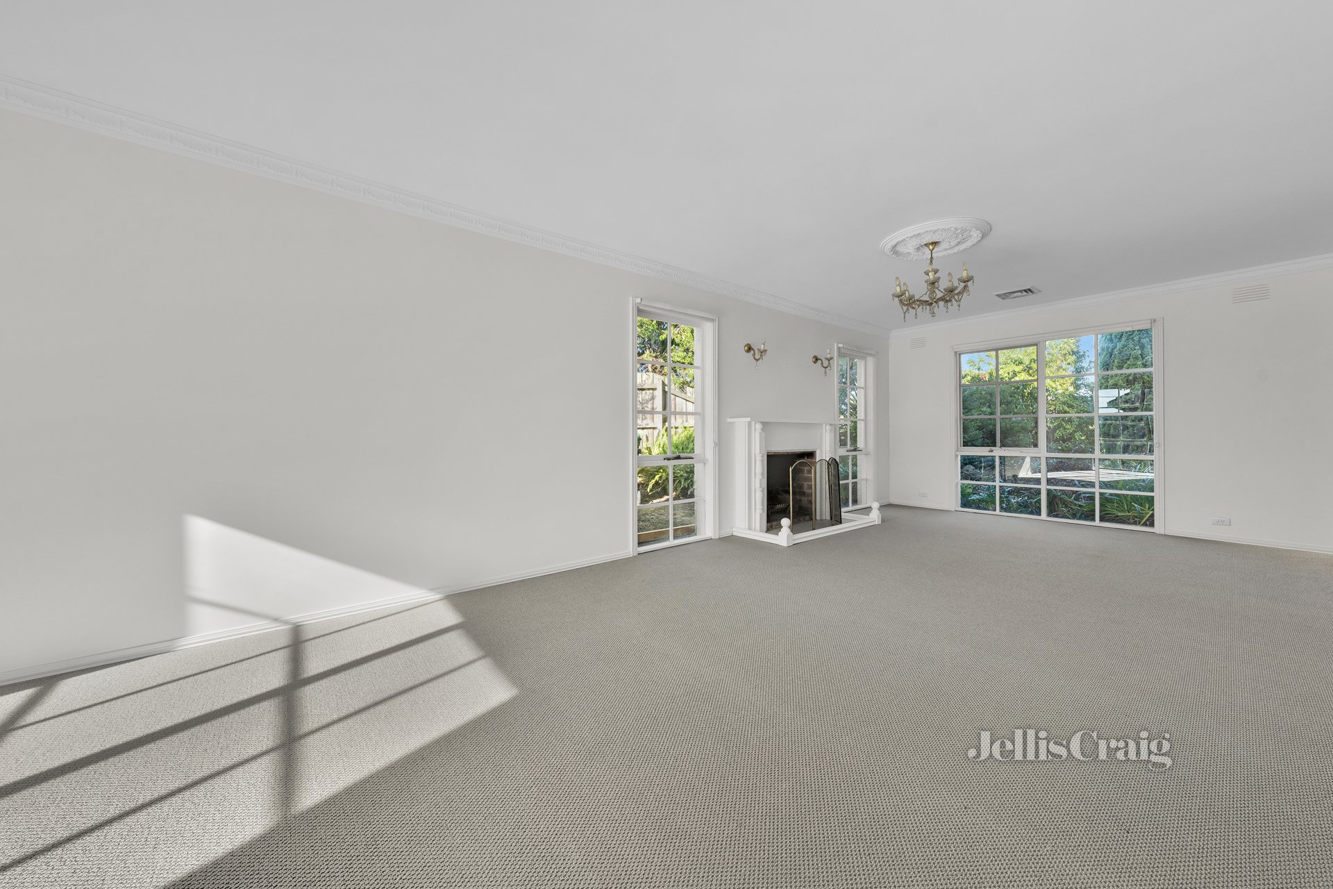 6 Tintern Rise, Glen Waverley image 3