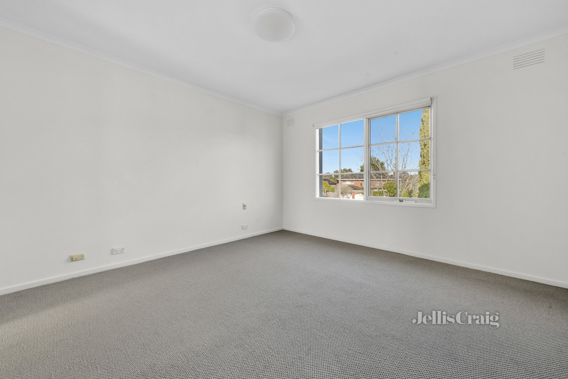 6 Tintern Rise, Glen Waverley image 9