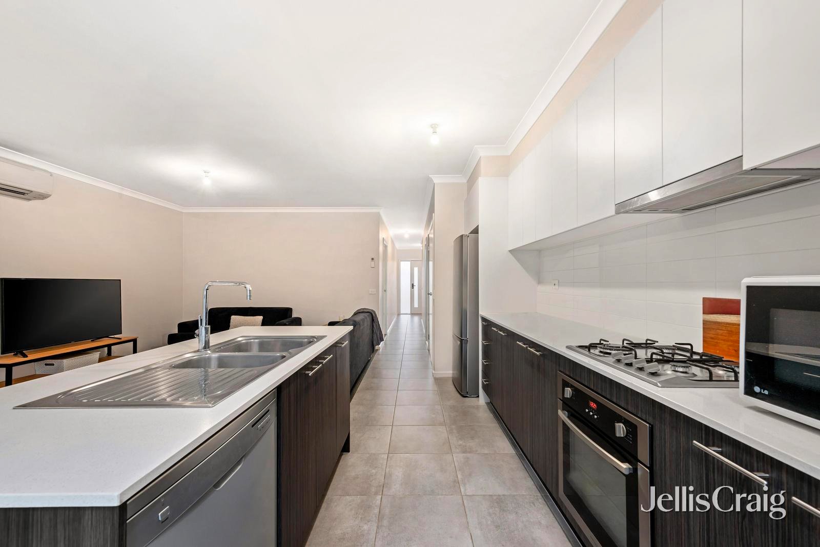 6 Toby Place, Mooroolbark image 2