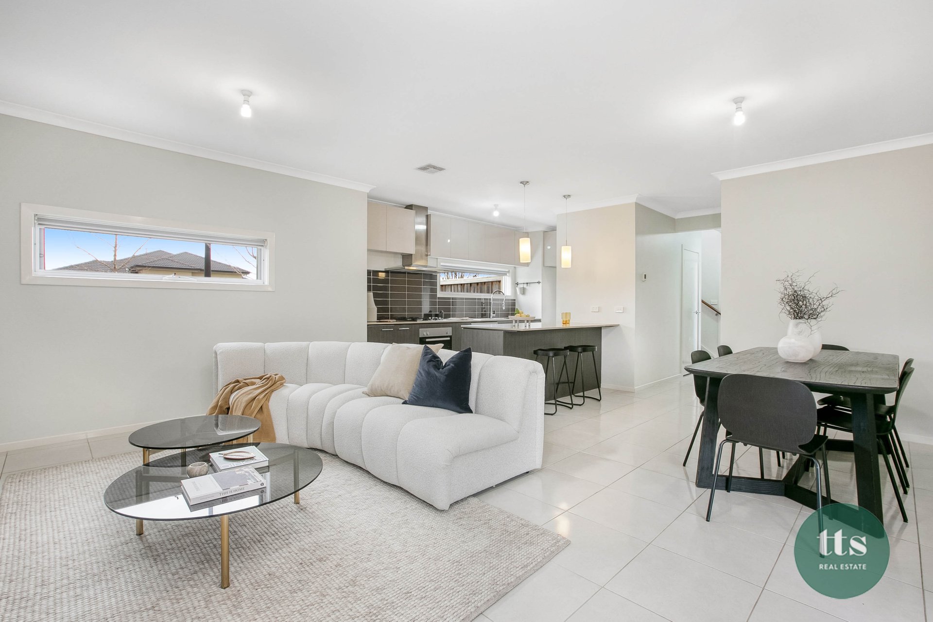 6 Trillium Blvd, Mickleham image 1