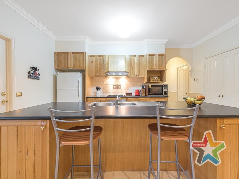 6 Tudor Drive, Mooroolbark image 8