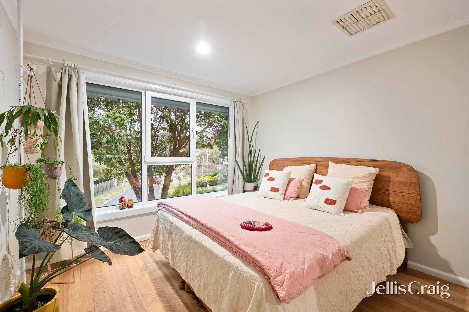 6 Tynong Street, Croydon image 7