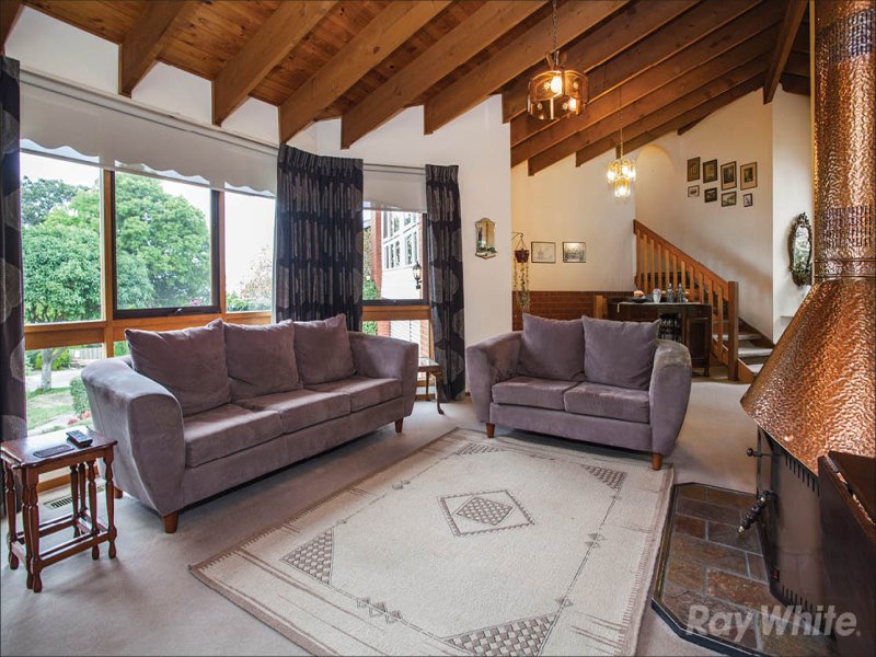 6 Ursula Close, Wheelers Hill image 2