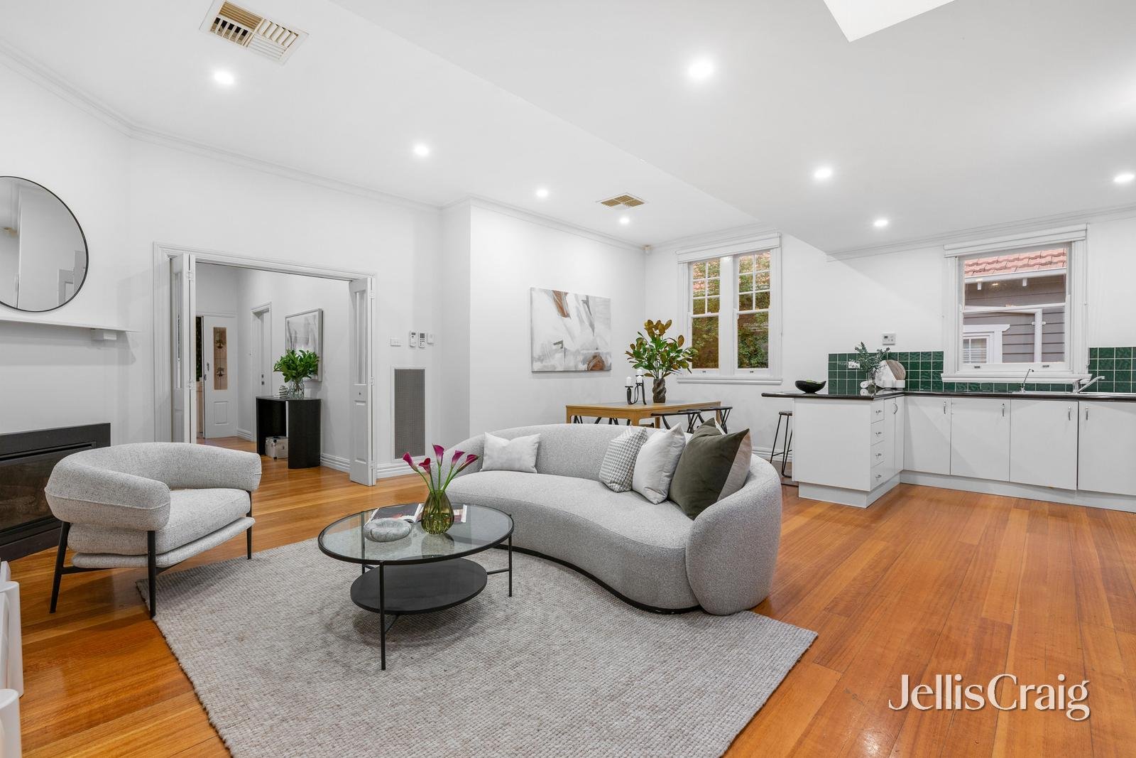 6 Valley Parade, Glen Iris image 2