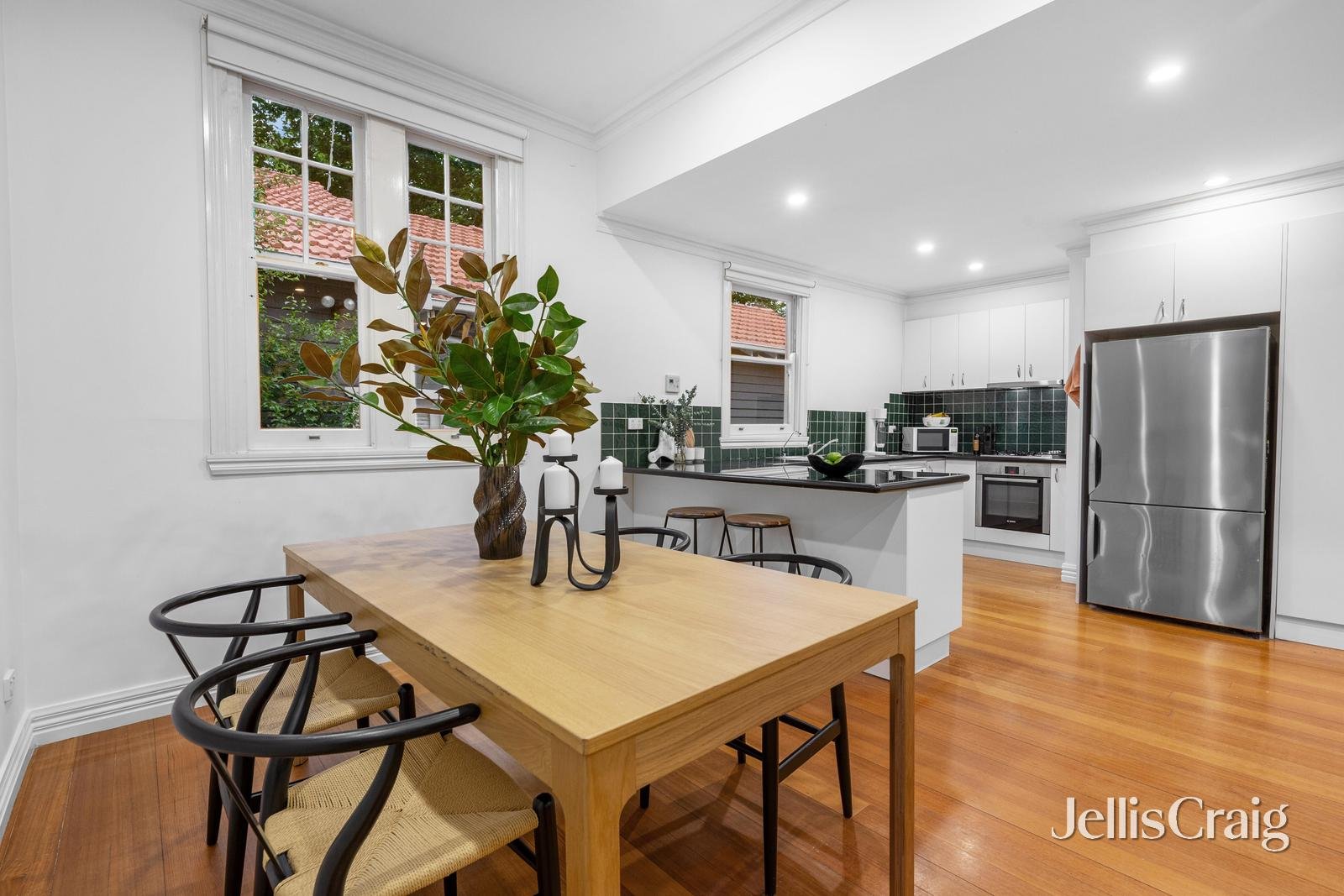 6 Valley Parade, Glen Iris image 3