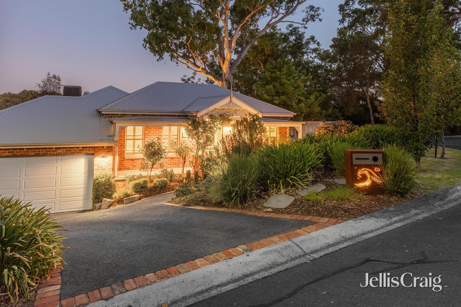 6 Valley Park Grove, Eltham image 1