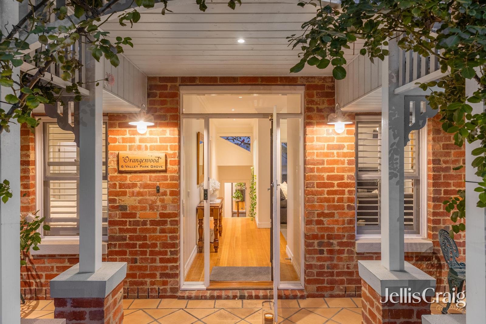 6 Valley Park Grove, Eltham image 3