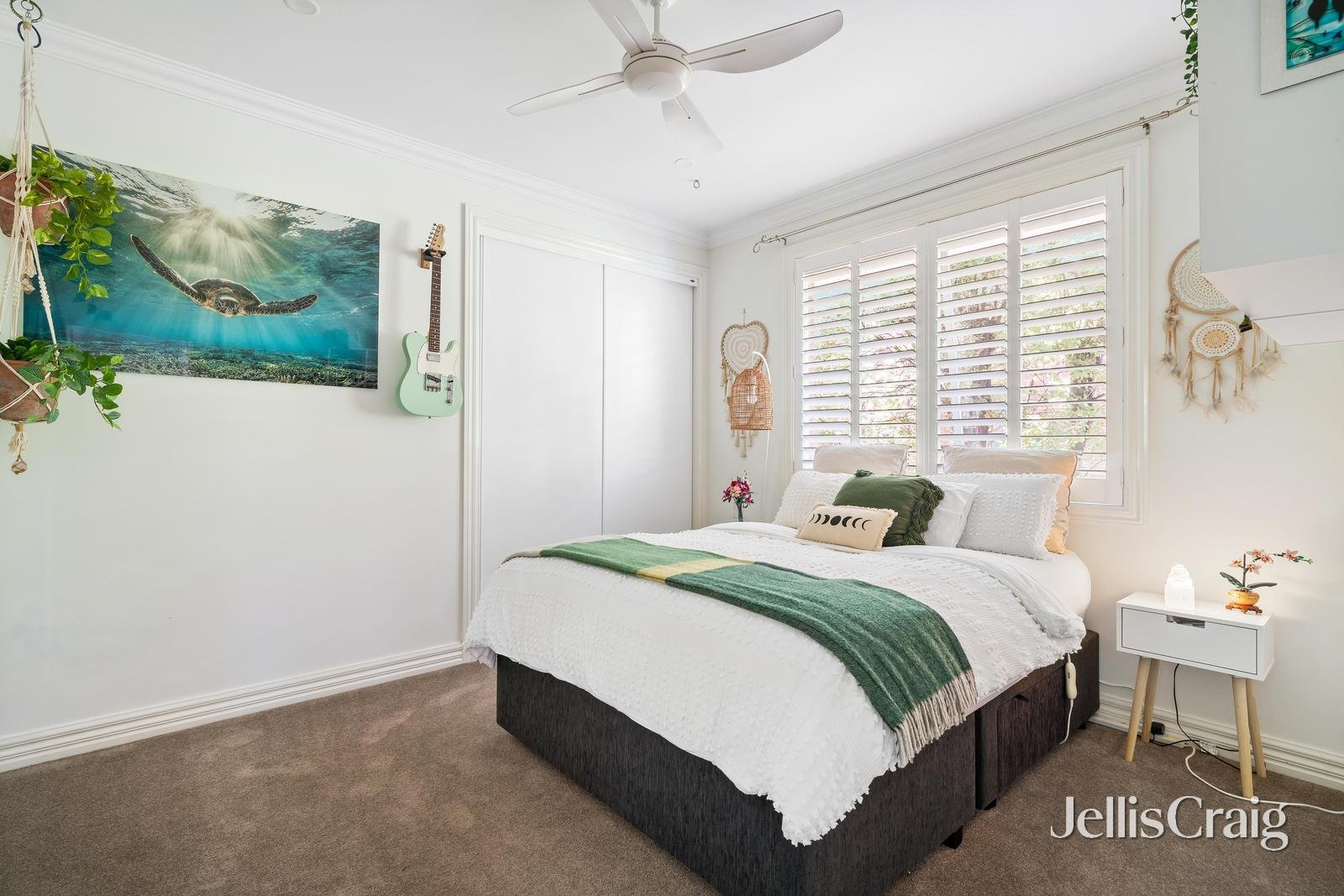 6 Valley Park Grove, Eltham image 14