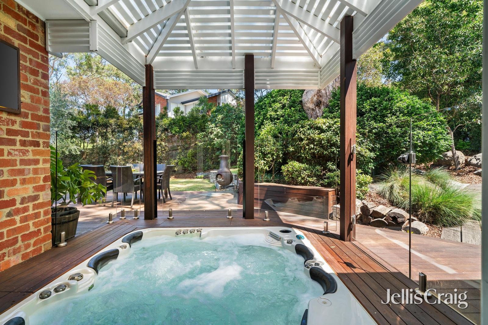 6 Valley Park Grove, Eltham image 15