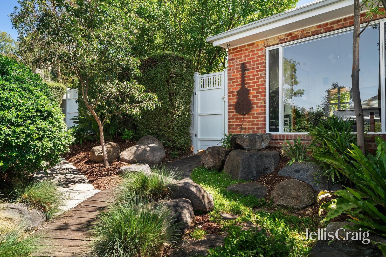 6 Valley Park Grove, Eltham image 18