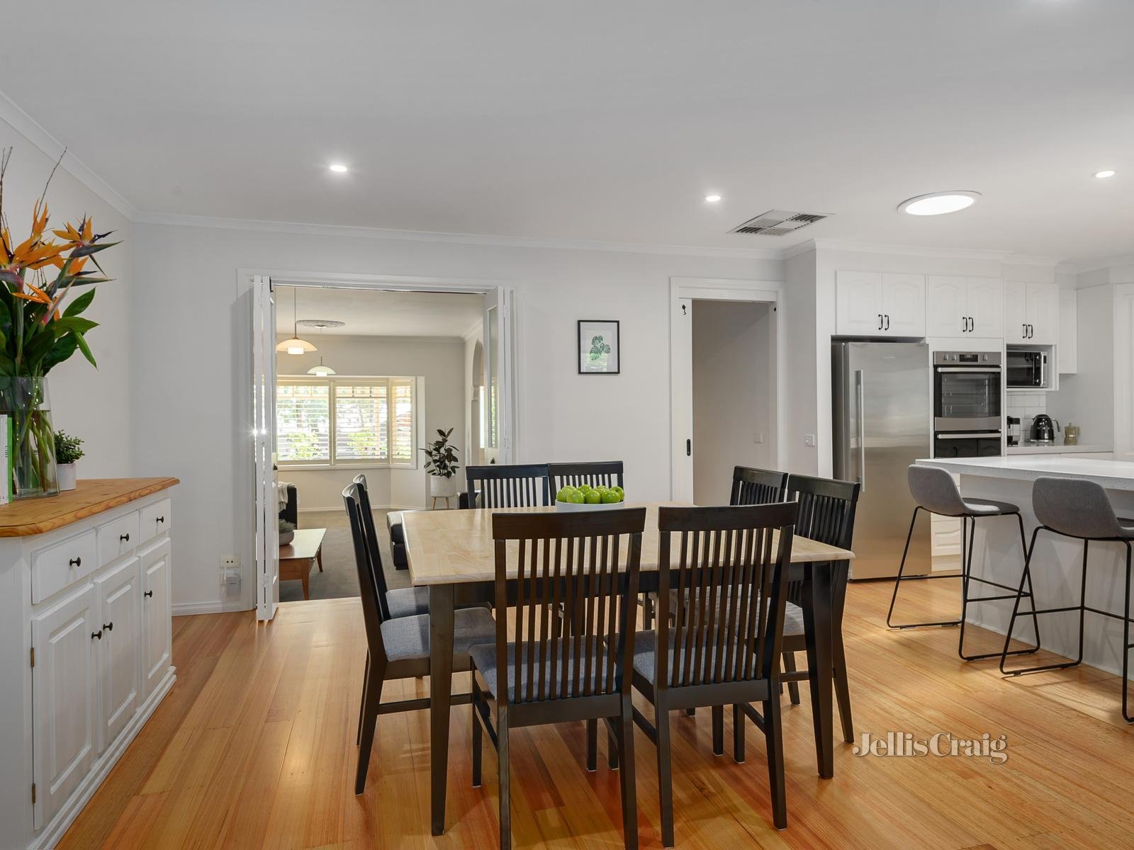 6 Victoria Close, Eltham image 5