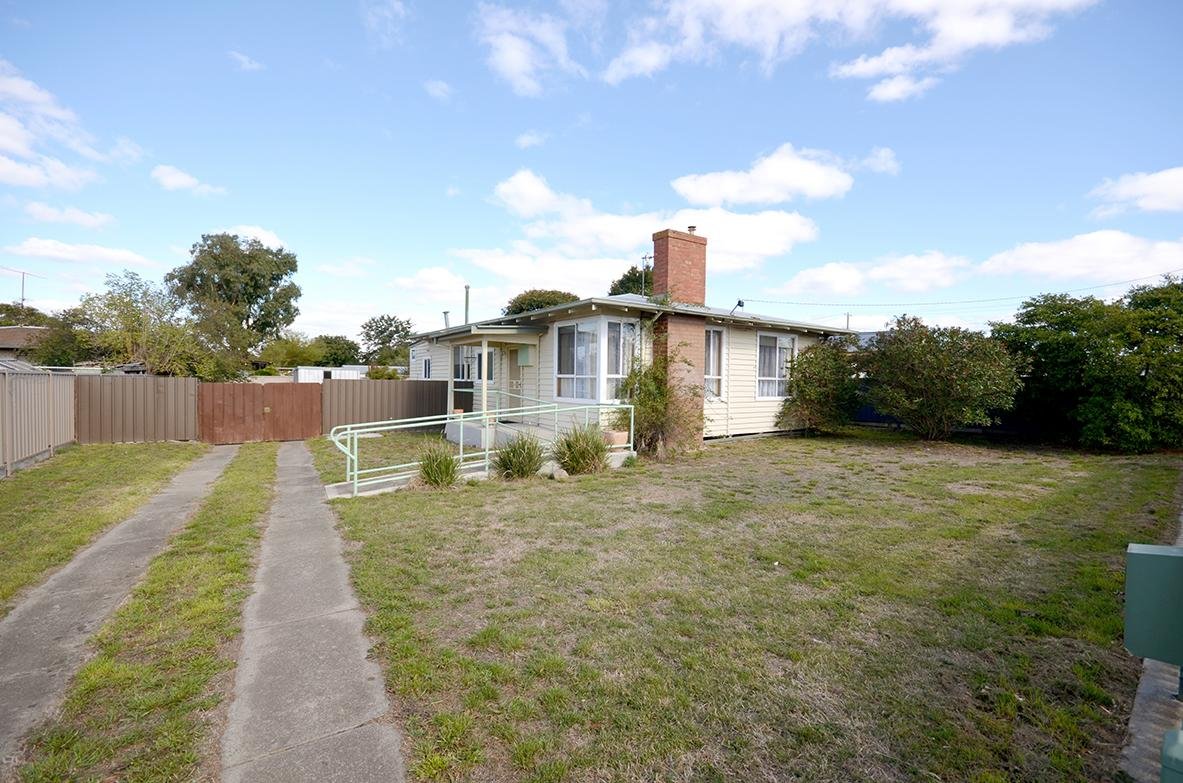 6 Violet Grove, Wendouree image 2