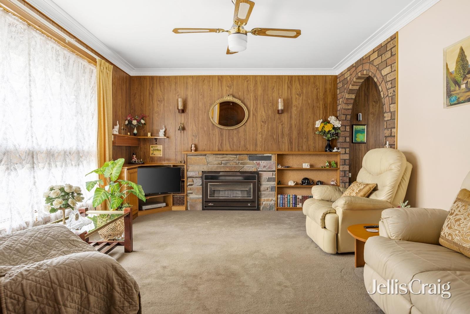 6 Warralong Avenue, Greensborough image 2