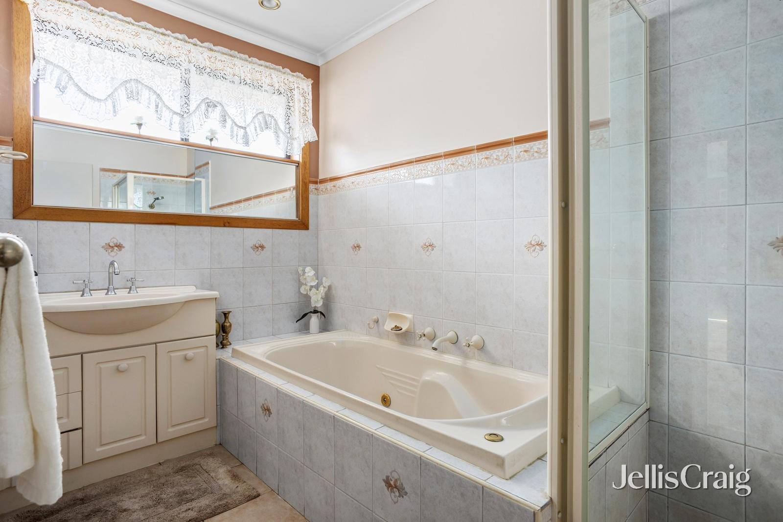6 Warralong Avenue, Greensborough image 11