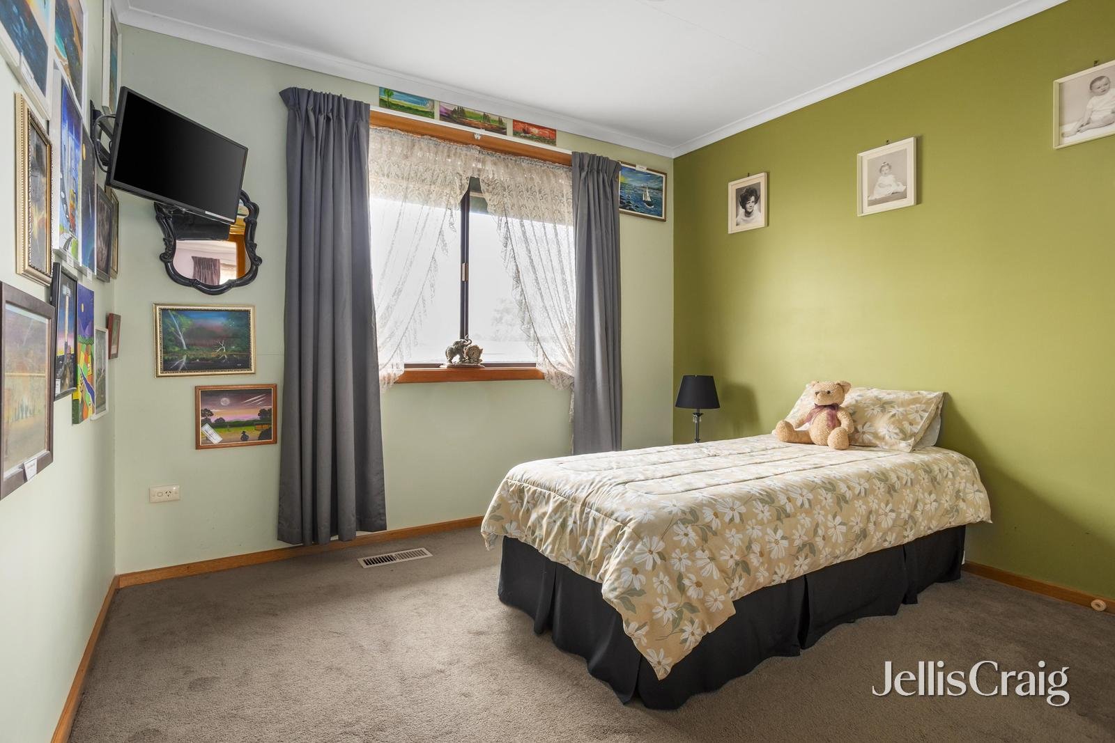 6 Warralong Avenue, Greensborough image 12