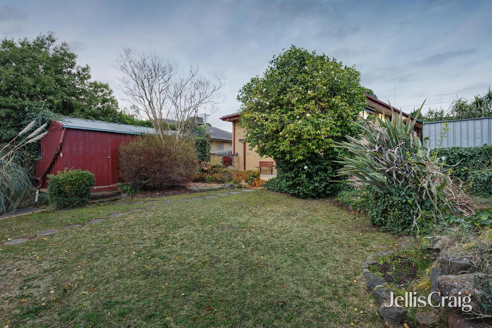 6 Warralong Avenue, Greensborough image 14