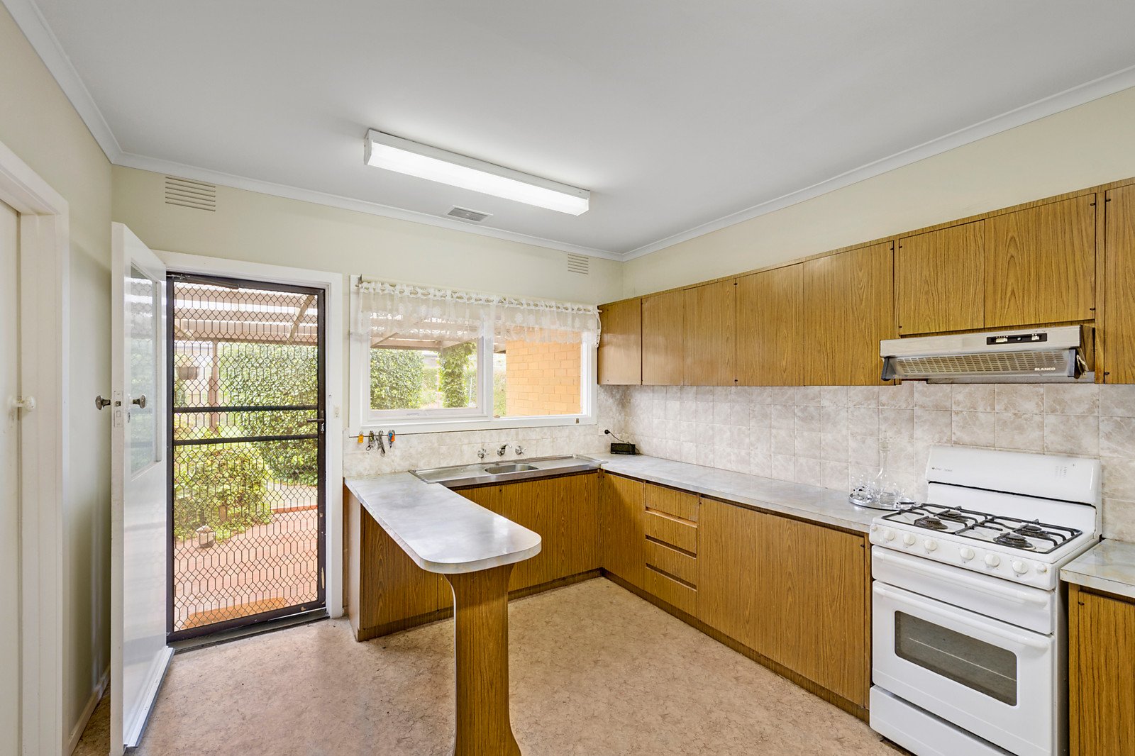 6 Wave Avenue, Mount Waverley image 3