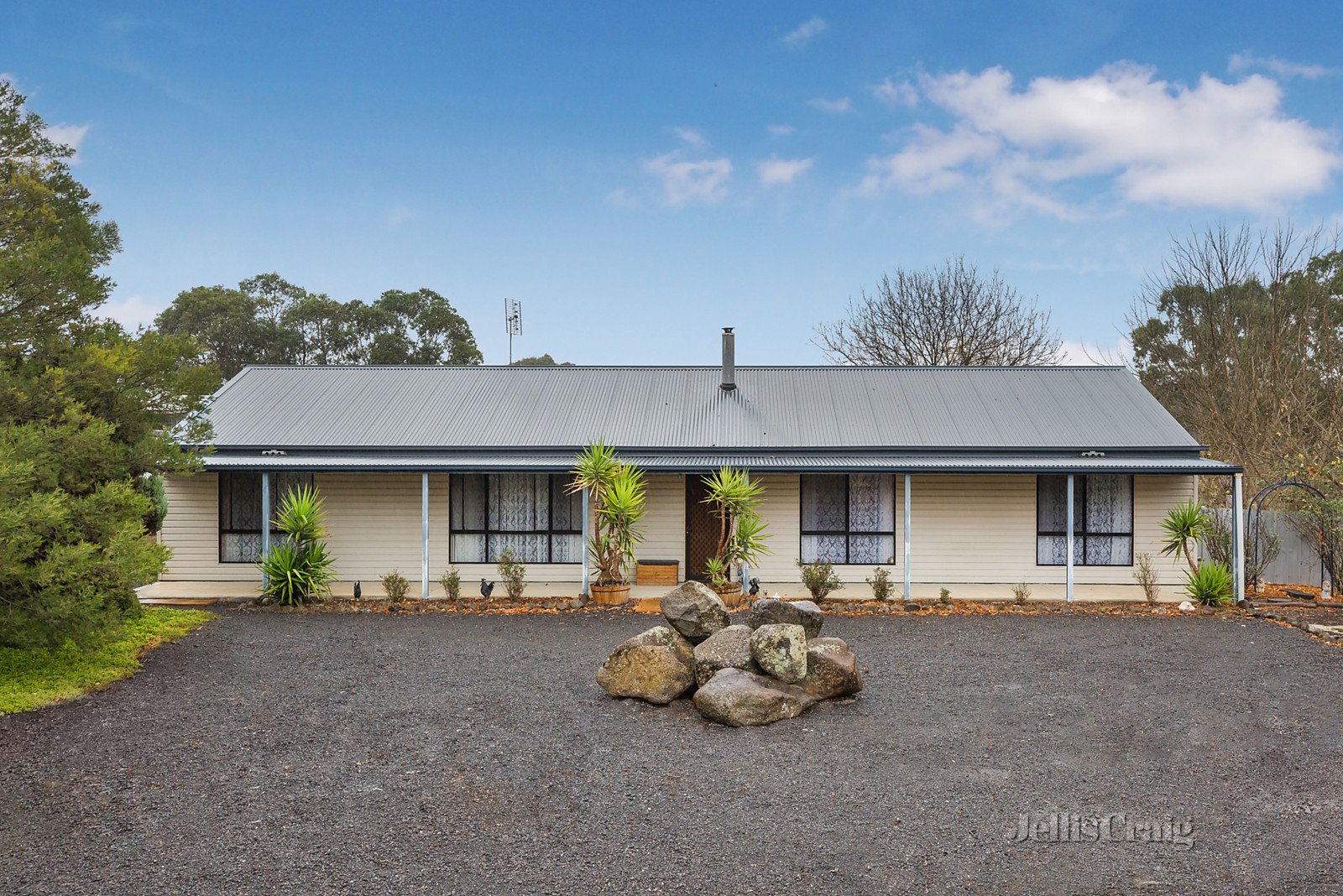6 Webbs Road, Campbells Creek
- Print Image 1