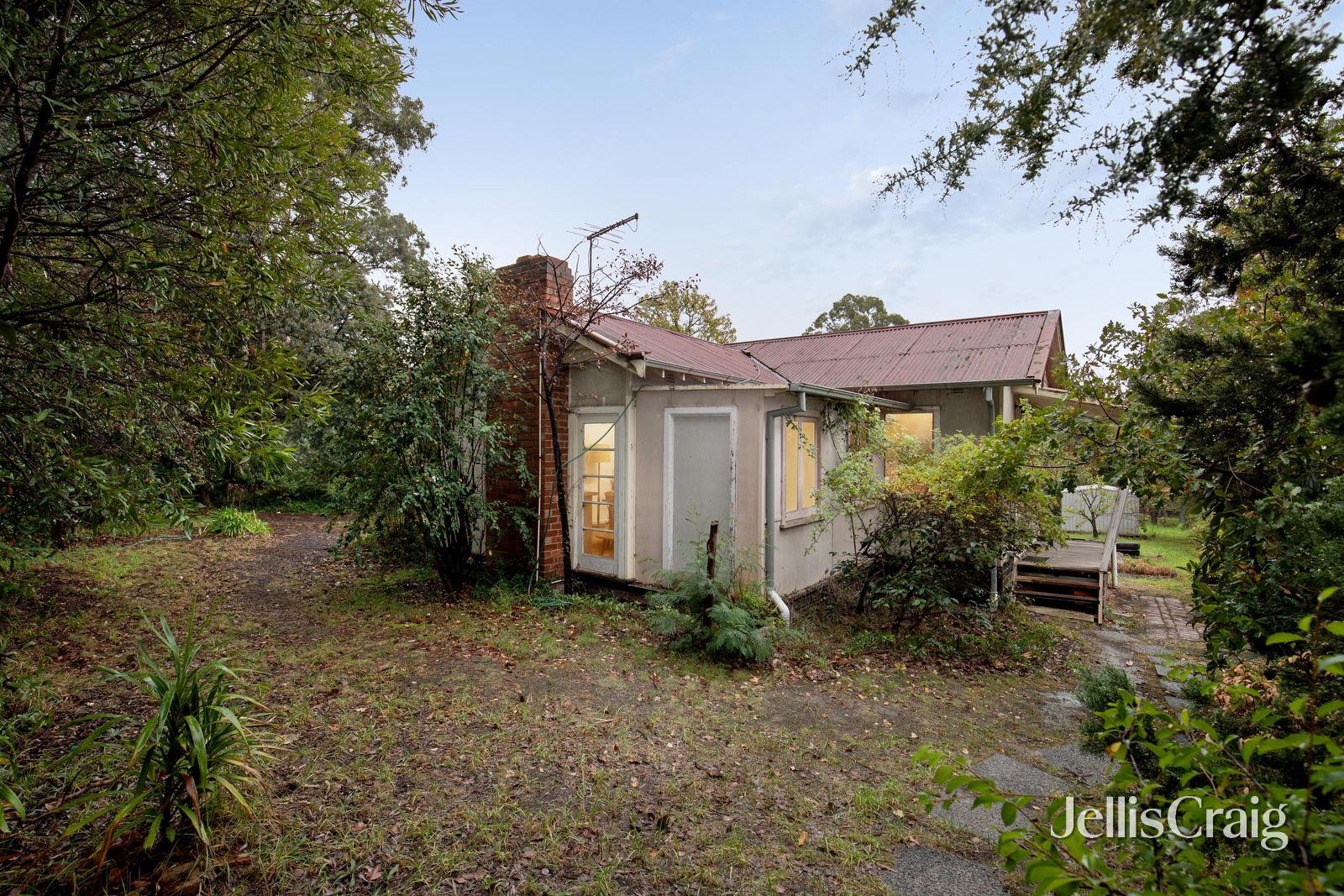 6 West End Road, Warrandyte image 1