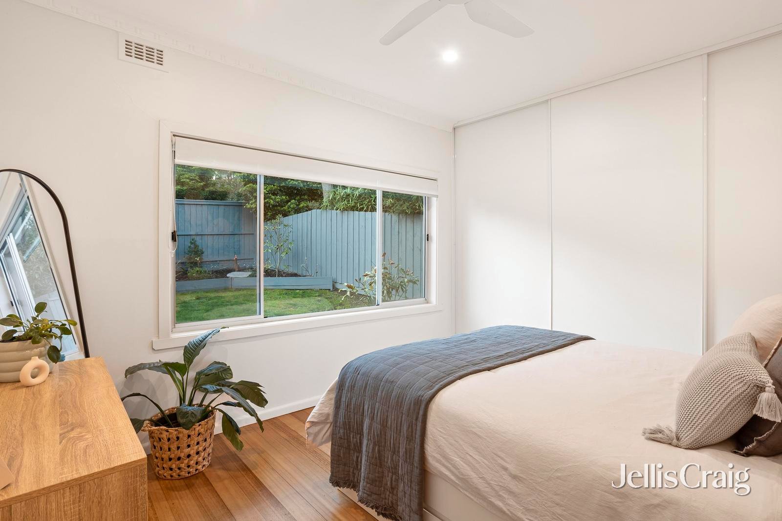 6 Wicklow Avenue, Croydon image 7