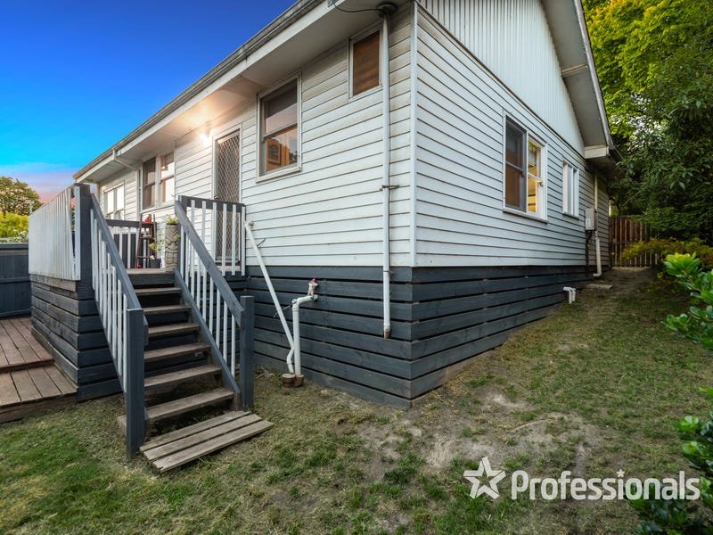 6 Wicklow Avenue, Croydon image 10