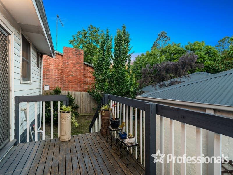 6 Wicklow Avenue, Croydon image 11