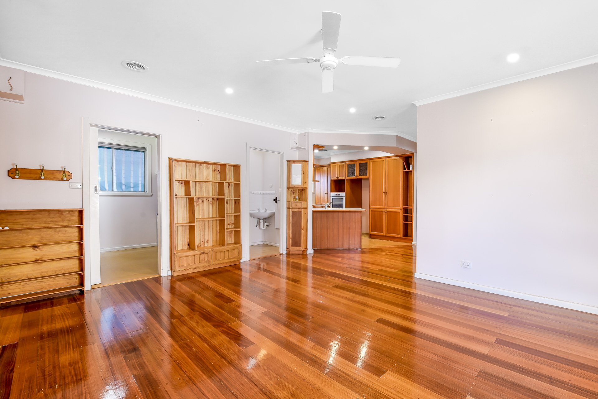 6 Willow Avenue, Glen&nbsp;Waverley image 2