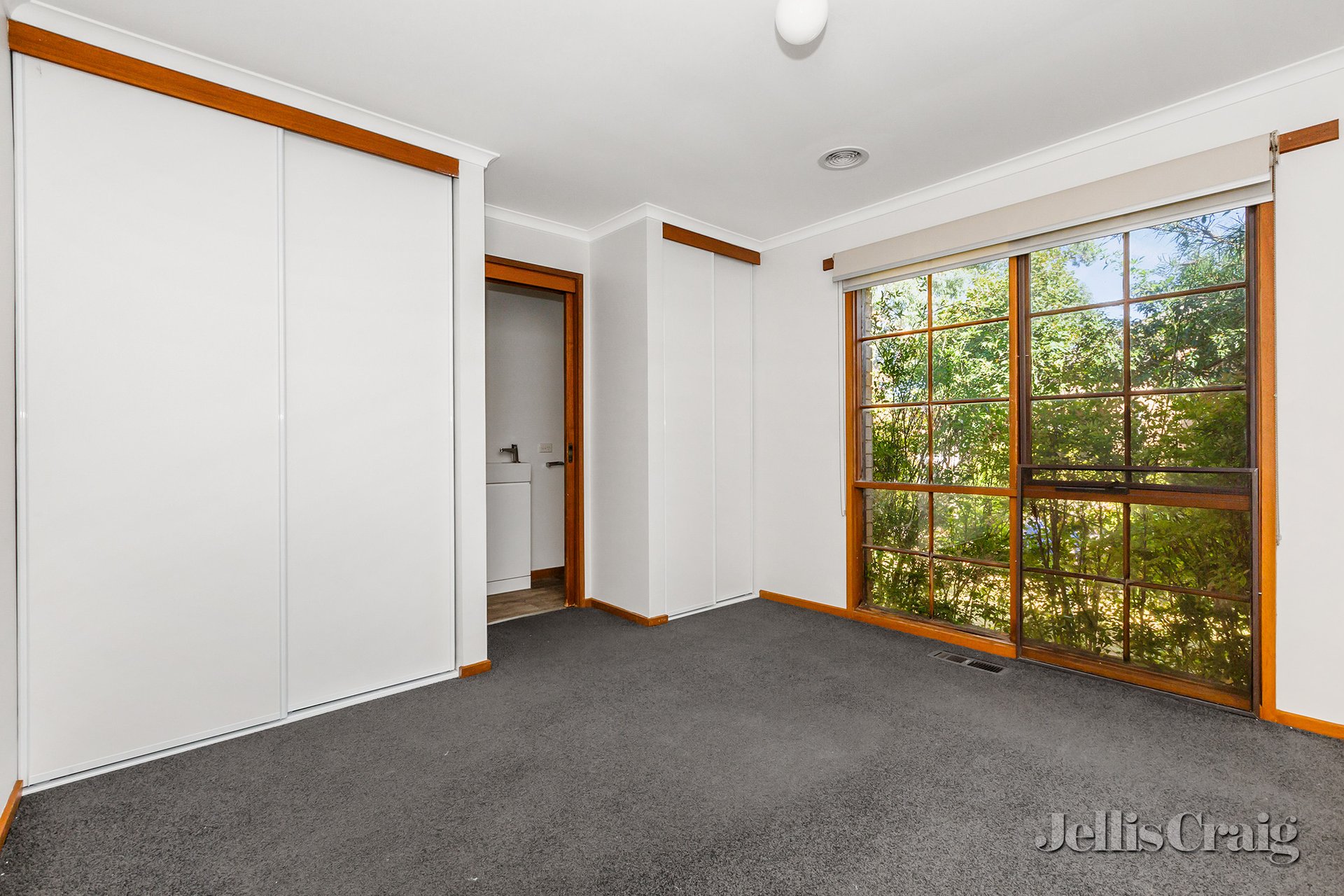 6 Winsam Grove, Wendouree image 4