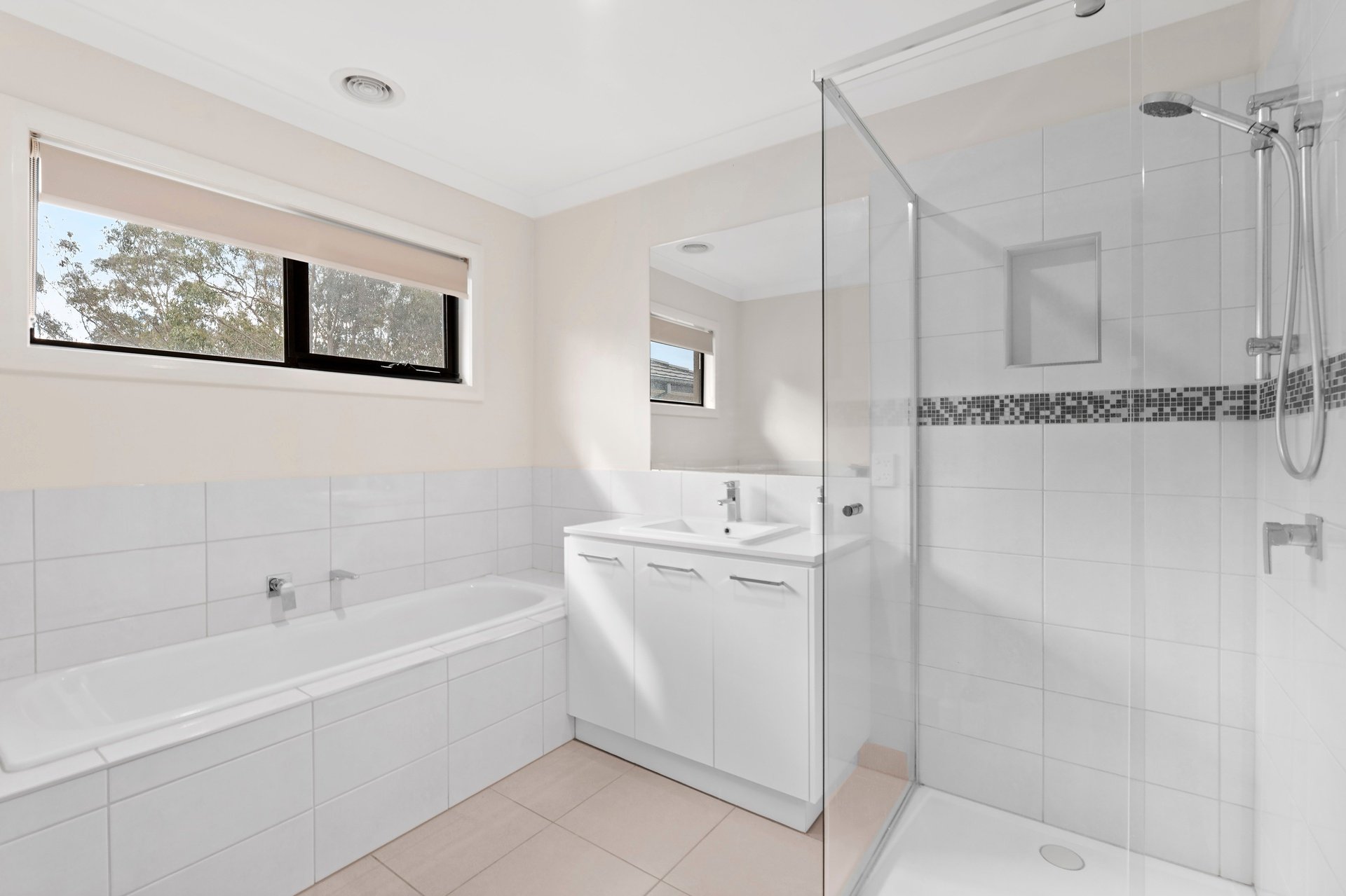 6 Woodview Court, Croydon North image 5