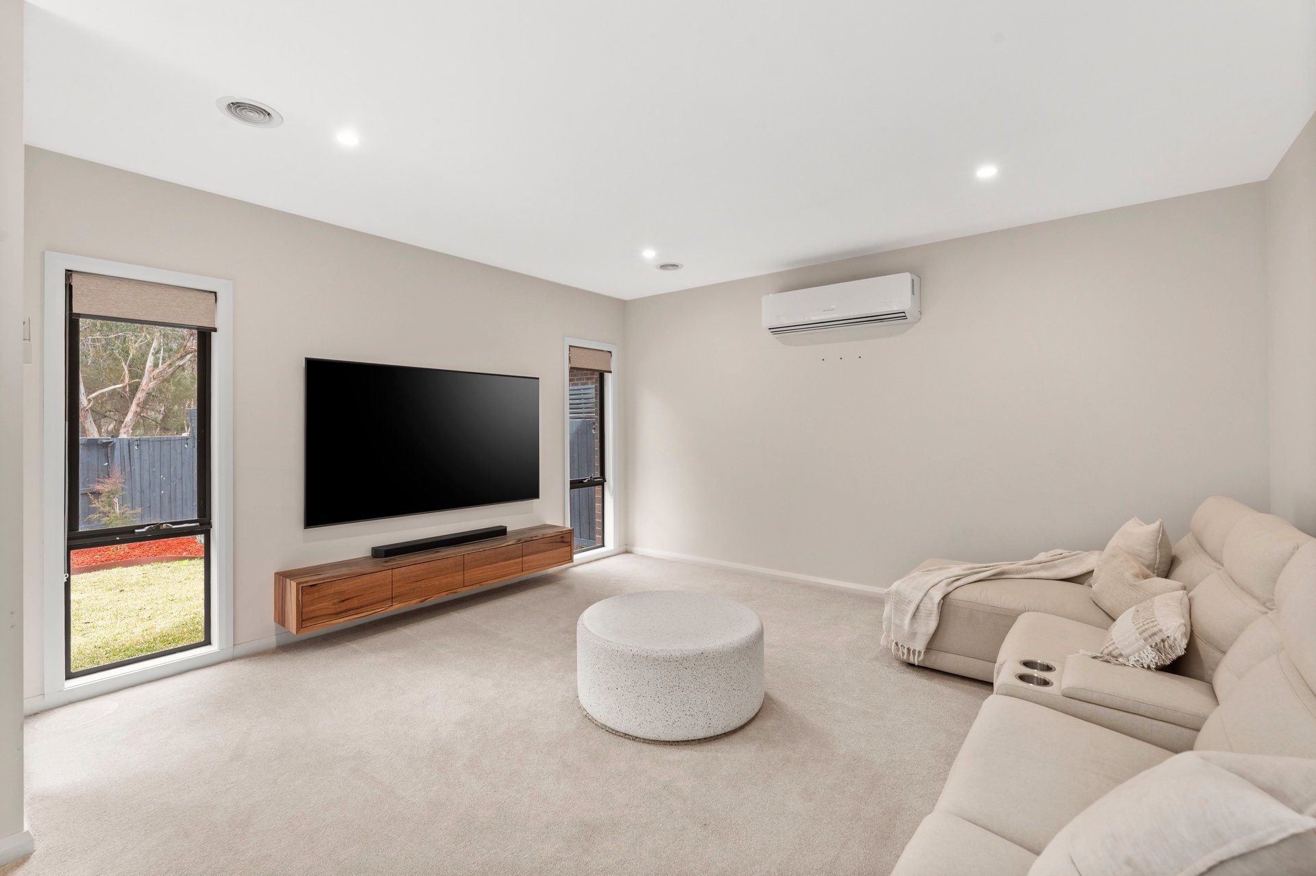 6 Woodview Court, Croydon North image 2