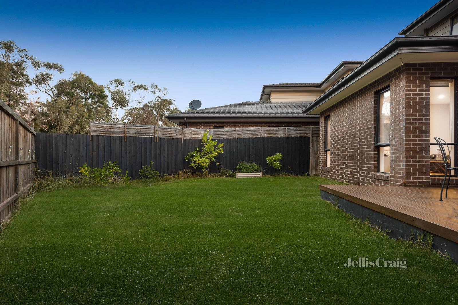 6 Woodview Court, Croydon North image 13