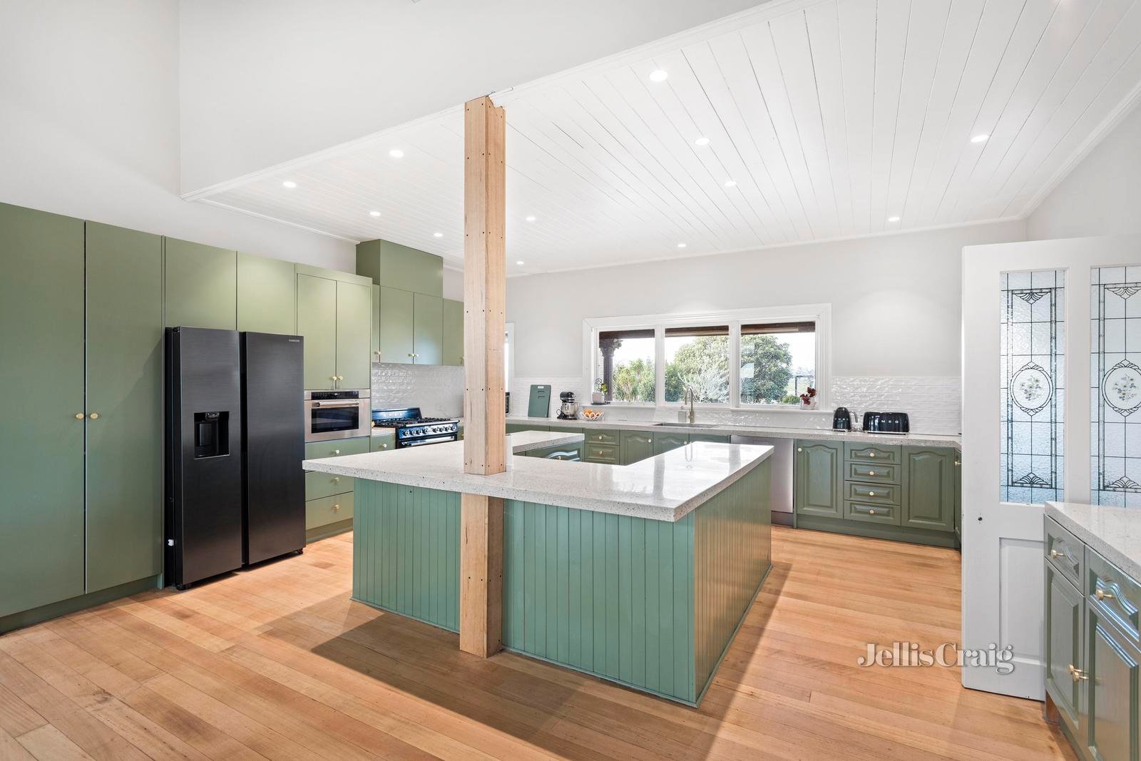 6 Woorarra Court, Chirnside Park image 2