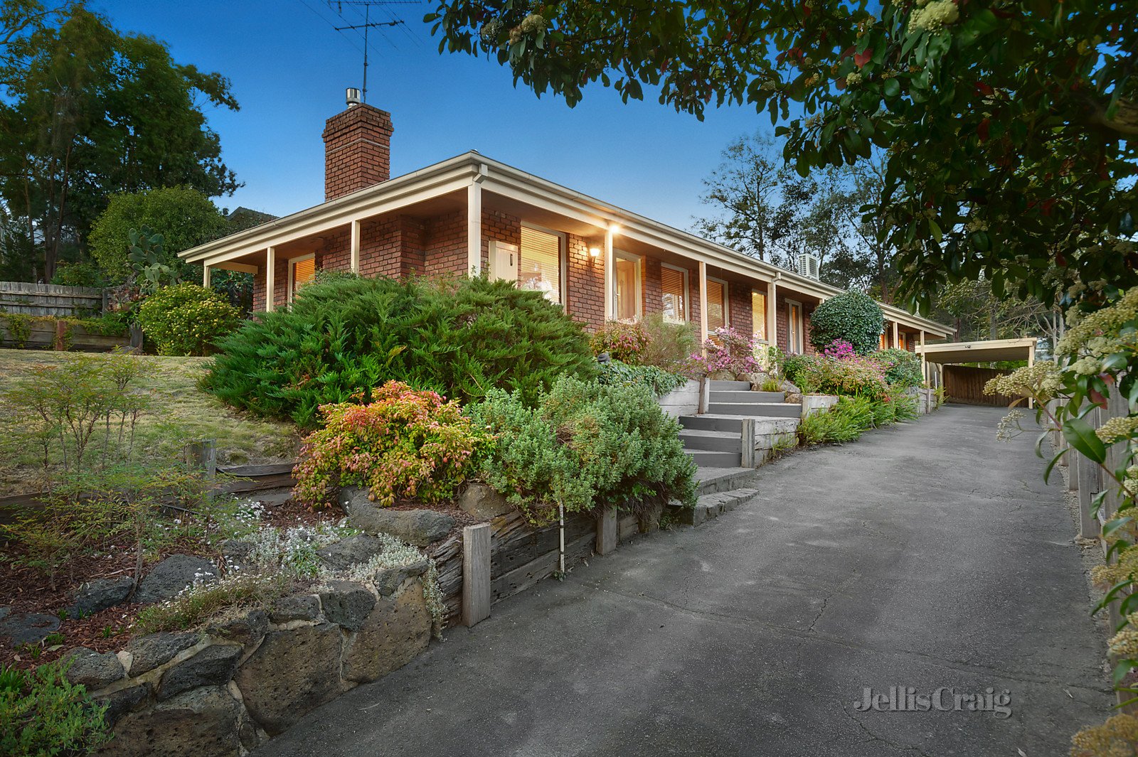 6 Wynton Court, Eltham image 1