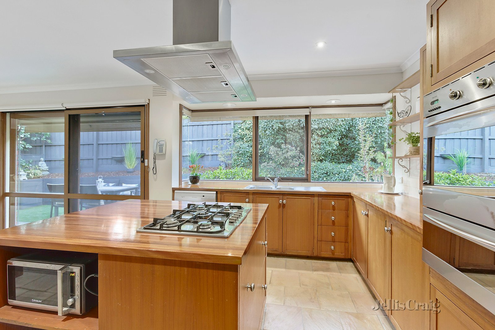 6 Wynton Court, Eltham image 3