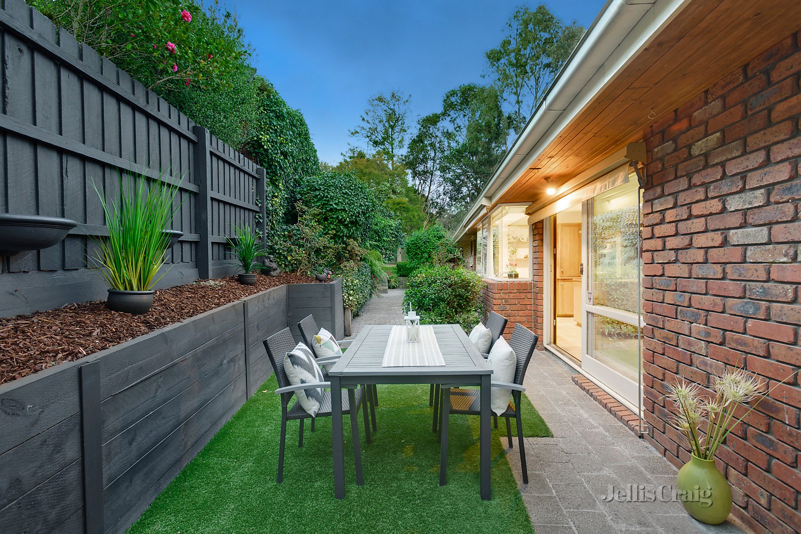 6 Wynton Court, Eltham image 4