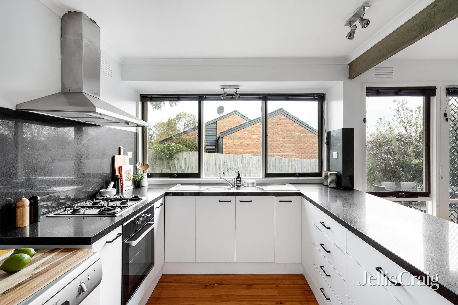 6 Yurana Court, St Helena image 4